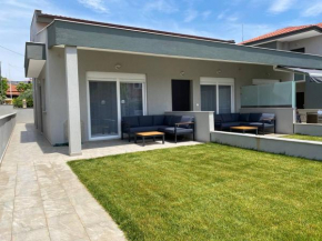 Lili Houses In Nikiti 350m From The Beach